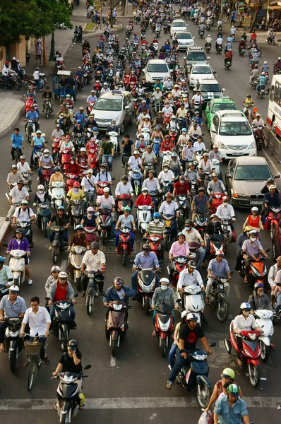 Urban traffic, air polution, exhaust fumes, Vietnam — Stock Photo, Image