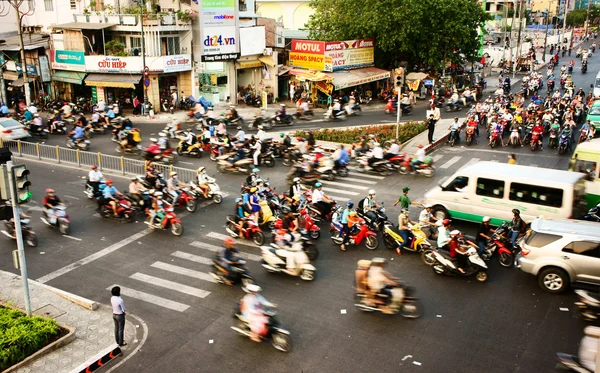 Motorkerékpár, nem biztonságos helyzet, Vietnam át — Stock Fotó