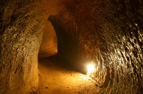 Cu chi tunnel met ondergrondse dugout — Stockfoto