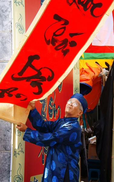 Handwritting at traditional culture fair on Tet — Stock Photo, Image