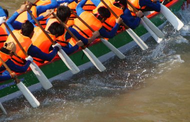 ekip oluşturma etkinliği, Dragon boat race kürek