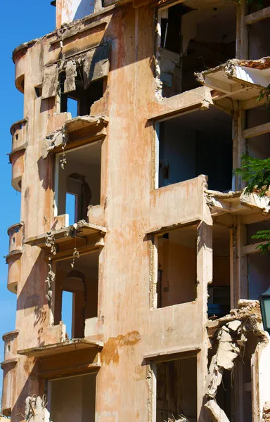 Edificio demolito per ricostruire il nuovo progetto — Foto Stock