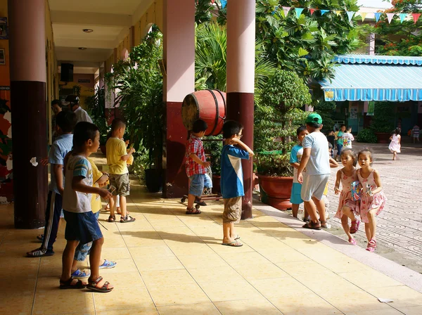 Primary pupil playing at grade school — Stock Photo, Image