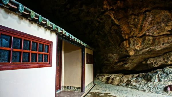 Temple in Vietnam cave — Stock Photo, Image