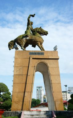 Tran nguyen han heykeli