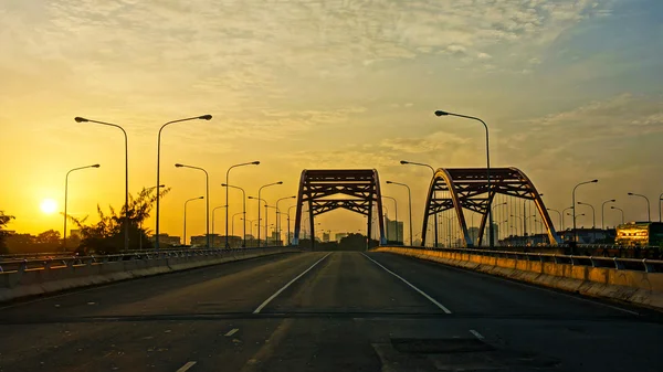 Хо Ши Мін міст на сході сонця — стокове фото