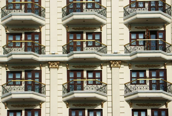 Türgruppe, Fenster im Hotel — Stockfoto