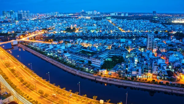 Импрессивный ландшафт азиатского города — стоковое фото