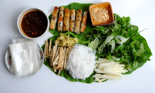 Vietnamesisches Hausgemachtes Veganes Essen Gebratene Frühlingsrollen Mit Brötchen Kräuterblatt Und — Stockfoto