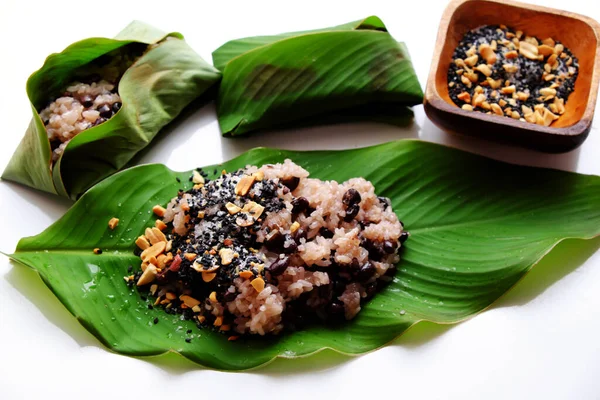Ovanifrån Vietnamesiska Hemmagjorda Svarta Bönor Klibbigt Ris Med Sesamsalt För Stockfoto