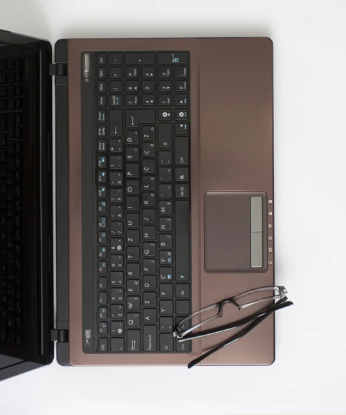 Laptop op het Bureau — Stockfoto