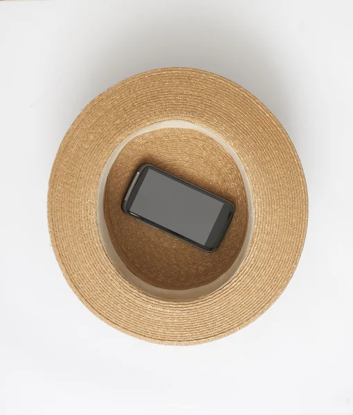Teléfono inteligente en el sombrero —  Fotos de Stock