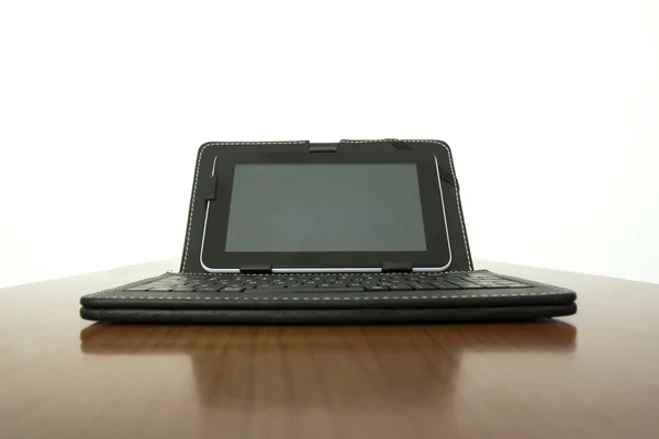 Digital tablet to laptop on the table — Stock Photo, Image