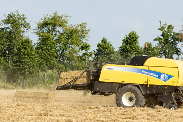 Arnhem Países Bajos Septiembre 2021 Máquina Agricultor Detrás Tractor Crea —  Fotos de Stock