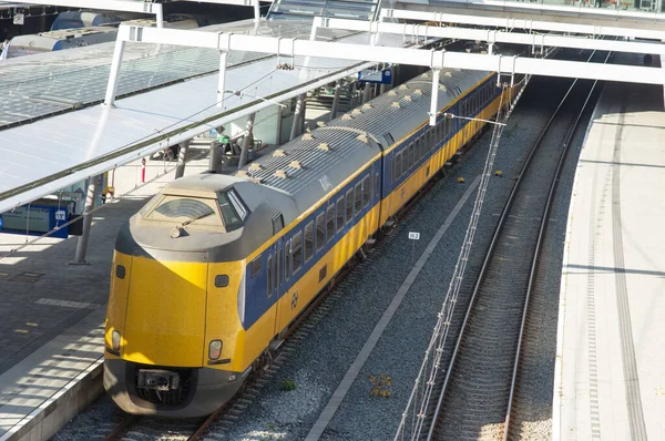 Utrecht Niederlande Oktober 2021 Zug Wartet Bahnsteig Bahnhof Utrecht Central — Stockfoto
