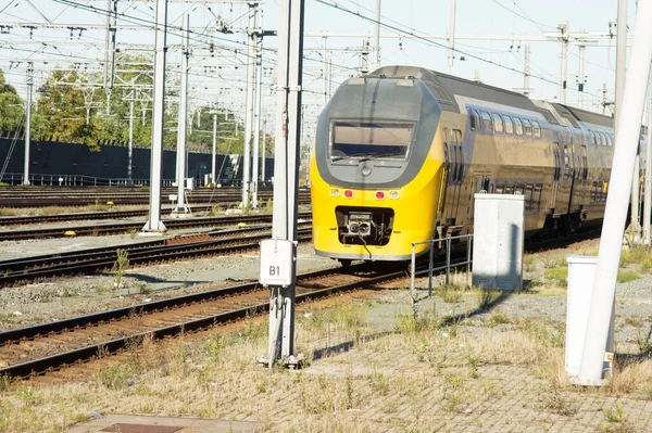 Yellow Blue Train Railway Central Station Utrecht Netherlands — Stockfoto
