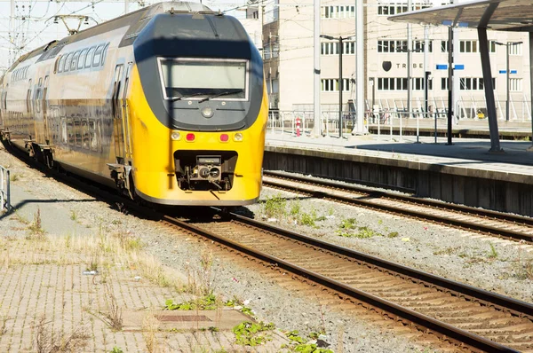 Utrecht Niederlande Oktober 2021 Gelber Und Blauer Zug Auf Der — Stockfoto