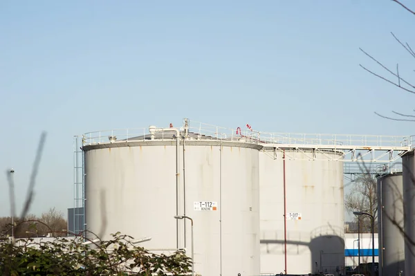 Большие Серые Промышленные Резервуары Хранения Бензина Нефти Арнеме Нидерланды — стоковое фото