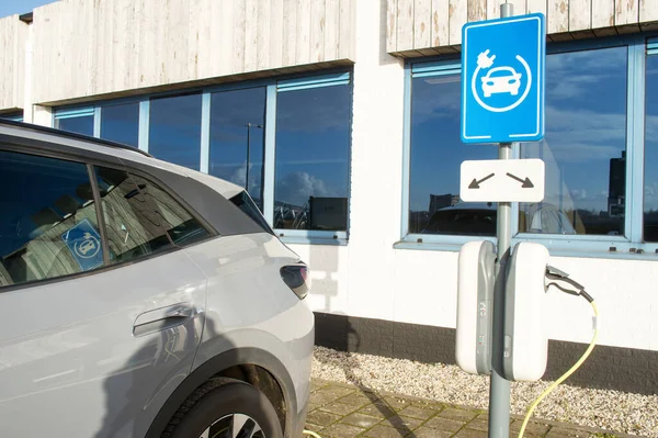 Electric Car Connected Charge Station Charging Battery Blue Charge Station — Stock Photo, Image