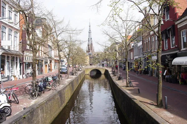 Leeuwarden Paesi Bassi Aprile 2022 Canale Con Ponte Con Negozi — Foto Stock
