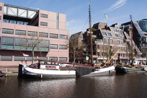 Старий Історичний Корабель Каналах Центрі Леувардена Нідерланди — стокове фото
