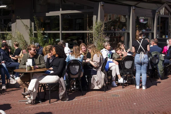 Nijmegen Paesi Bassi Aprile 2022 Persone Rilassano Godono Drink Una — Foto Stock