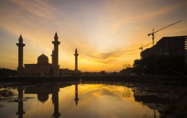 Siluet Tengku Ampuan Cemaa Camii, Bukit Jelutong, Malezya