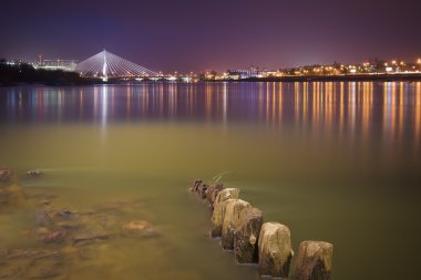 gece vistula Nehri üzerinde
