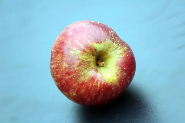 Ein Frischer Süßer Roter Apfel — Stockfoto