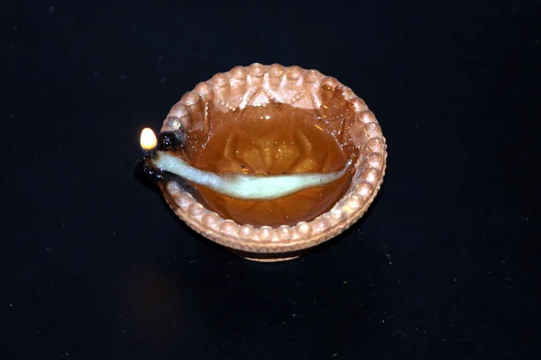 在Diwali节上 一盏粘土灯透亮了光芒 — 图库照片