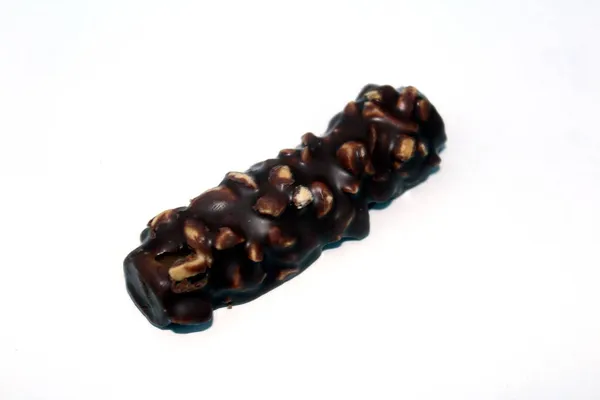 Chocolat Noir Avec Des Noix Isolées Sur Fond Blanc — Photo
