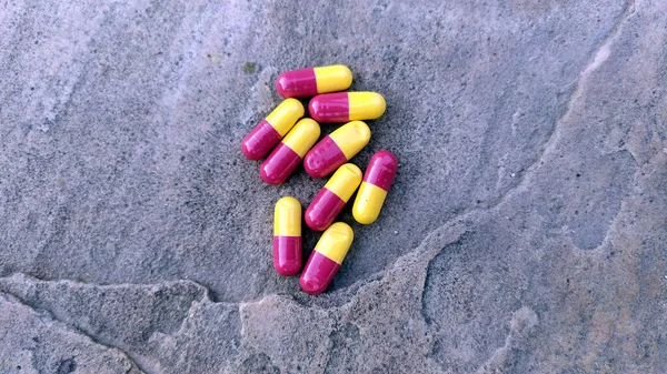 Капсула Лекарствами Земле — стоковое фото