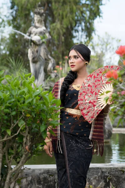 Beautiful Bali Girl Dressed Colorful Batik Sarong Water Palace Taman — Stockfoto