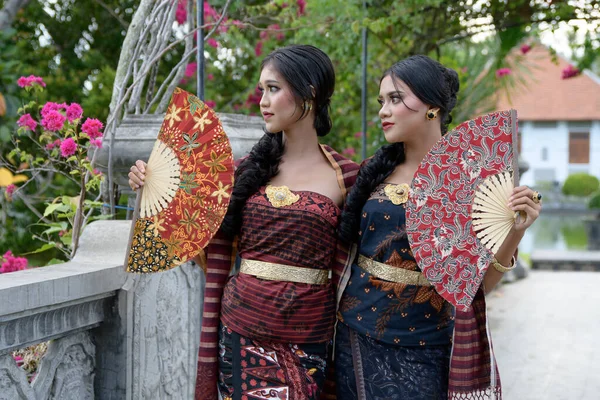 Beautiful Bali Girls Dressed Colorful Batik Sarong Water Palace Taman — Stock Fotó