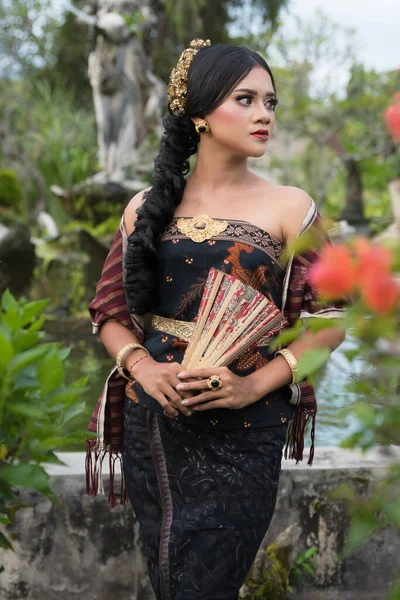 Beautiful Bali Girl Dressed Colorful Batik Sarong Water Palace Taman — Photo