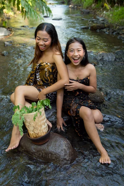 Two Laughing Beautiful Girls Bathing River Exotic Nature Stockafbeelding