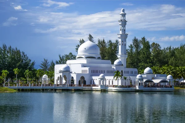 Vista do dia do Lago Ubai, Malásia — Fotografia de Stock