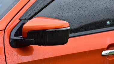 Ön cam yağmuru tabletlere sıçrıyor