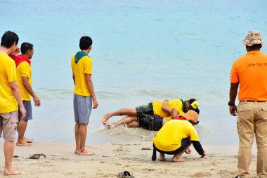 Chon Buri Tayland 1 Ağustos 2019 Japon şirketi çalışanlarını 2019 Plaj Ekibi Mükemmellik Ekibi çalışmalarına götürdü.