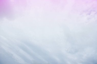 Pastel Renkli gökyüzü ve beyaz bulut