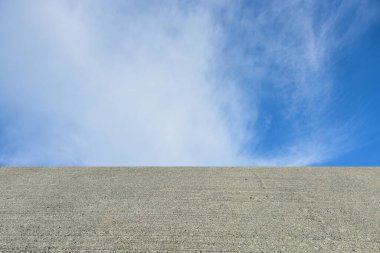 Pastel renkli gökyüzü ve bulut beyazı. Güzel bir öğleden sonra gökyüzü ve bulut beyazı. taş önplan