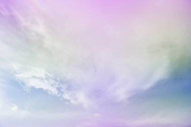 Pastel renkli gökyüzü ve bulut beyazı. Güzel öğleden sonra gökyüzü ve bulut beyazı