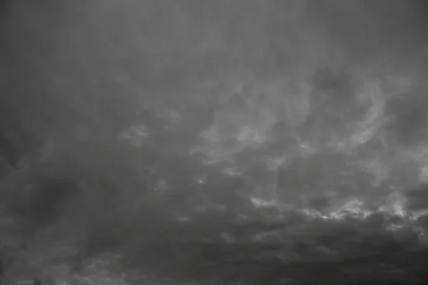 Ciel Noir Nuages Blancs Pour Fond Après Pluie — Photo