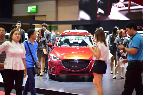 Bangkok Thailand August 2019 Blur Unidentified Salesman Sells Cars Bangkok — Stock Photo, Image