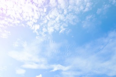 Gökyüzü ve bulut rengarenk arkaplanlı