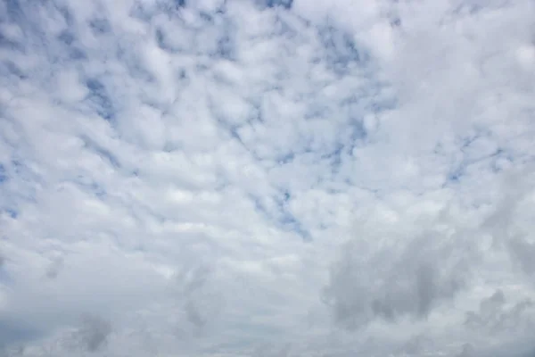 Blauer Himmel Und Weiße Wolken Als Hintergrund — Stockfoto