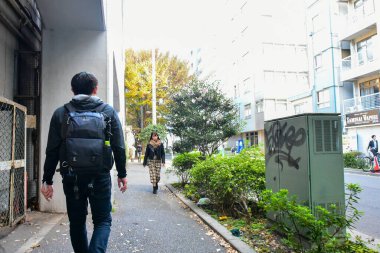 Tokyo, Japonya 21 Kasım 2018 Kimliği belirsiz insanlar Tokyo tren istasyonlarında. Tokyo 'ya seyahat eden Japonların Görüntü Seyahati.