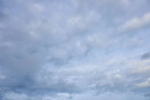 青い空白い雲の背景 — ストック写真
