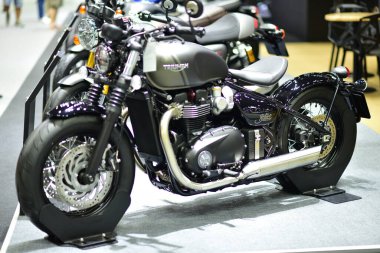 Bangkok Tayland 3 Aralık 2021 Tanımlanamayan Güzel Bangkok Motor Fuarı 'nda satılık bir motosiklet sunuyor..