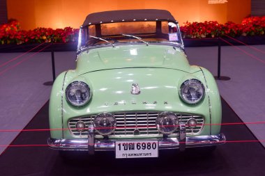 Bangkok Tayland 3 Aralık 2021 Bulanık Klasik eski araba gösterisi Bangkok Otomobil Fuarı 2021.